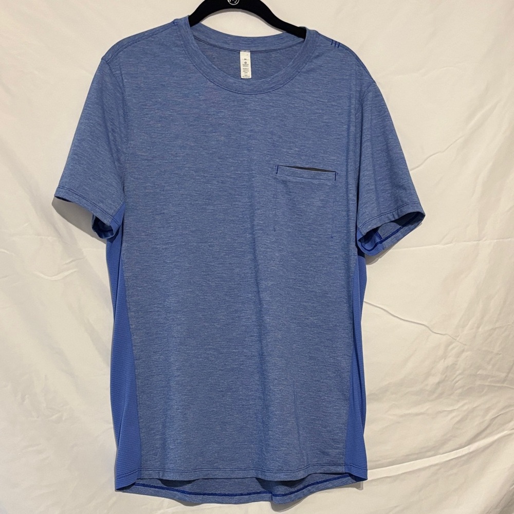 lululemon Evolution Men's Blue Side Vent Performance Pocket tee
